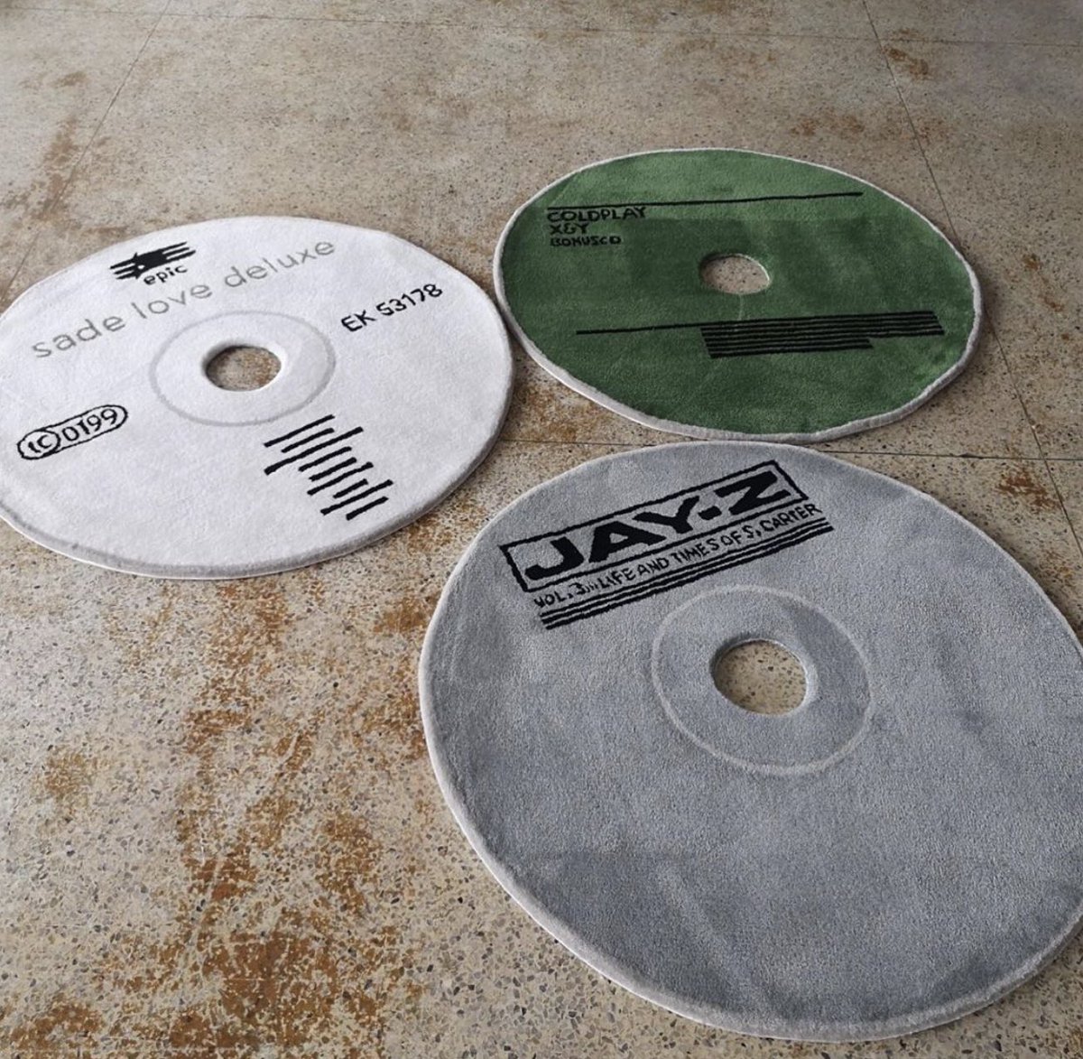 ShenaeCurry's tweet image. found out the man who makes these rugs is Jamaican and now i need em more than i did before.