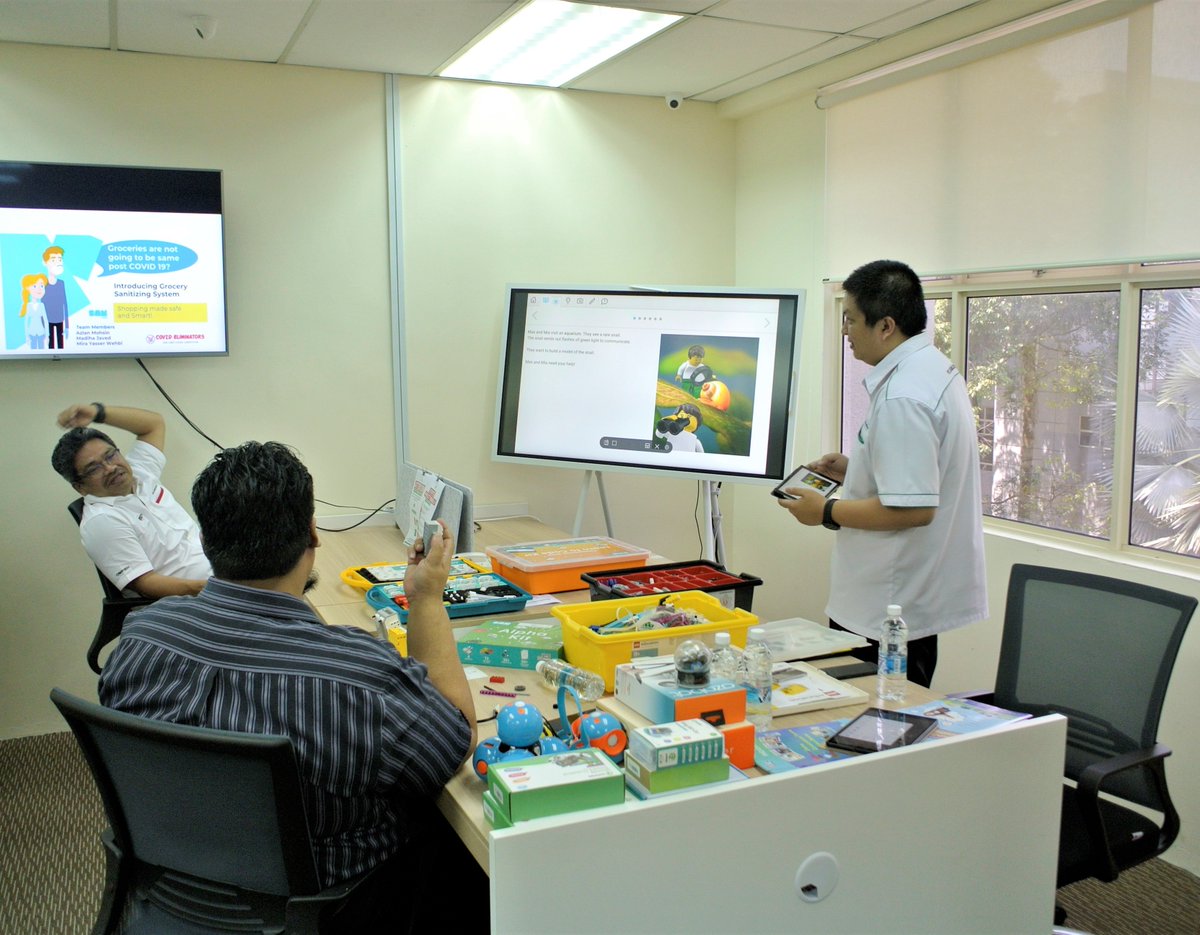 cybertechmy's tweet photo. 17062020-Telah berlangsung mesyuarat perbincangan kerjasama dua hala bersama Tuan Tengku Hazrul dan Tuan Afiq dari pihak Sasbadi Education atau dikenali juga sebagai Lego Education, Malaysia. Alhamdulillah segalanya  berjalan dengan lancar. 
#CYBERTECHXSASBADIEDUCATION
#STREAM https://t.co/KB8kSI7B2V