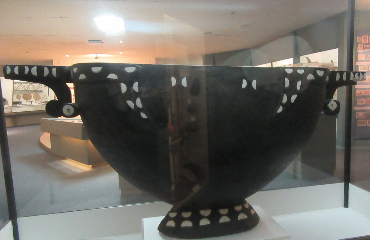 Huge food bowl named Mwarodo mwaruru, San Cristobal, Solomons. Rev Charles Elliott Fox was part of the Melanesian Mission. See paper on his contribution to OM, by my colleague Moira White, 2001, Jnl Hist Collections, 13(1):45-558/