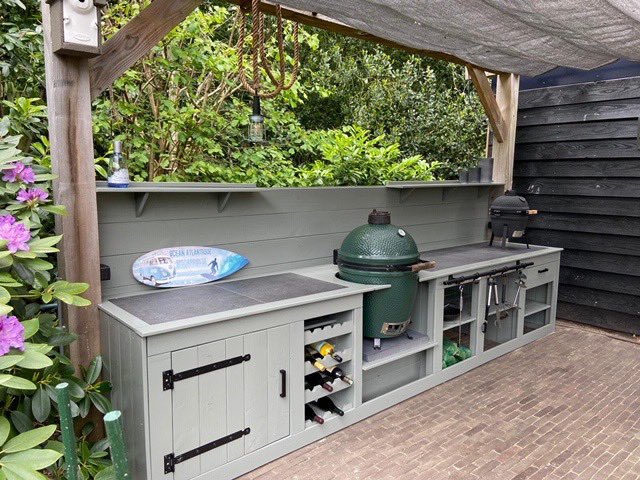brevetuinhout's tweet photo. Van een tevreden klant hebben wij deze foto’s ontvangen en mogen we deze gebruiken. Dank je wel daarvoor! En zeg nou eerlijk. Dit is toch wel een luxe om zo te kunnen BBQ-en 👨🏻‍🍳🍗 #wooditbemagic #dendolder #tuinhout #geleverd https://t.co/ZEht5chw5J