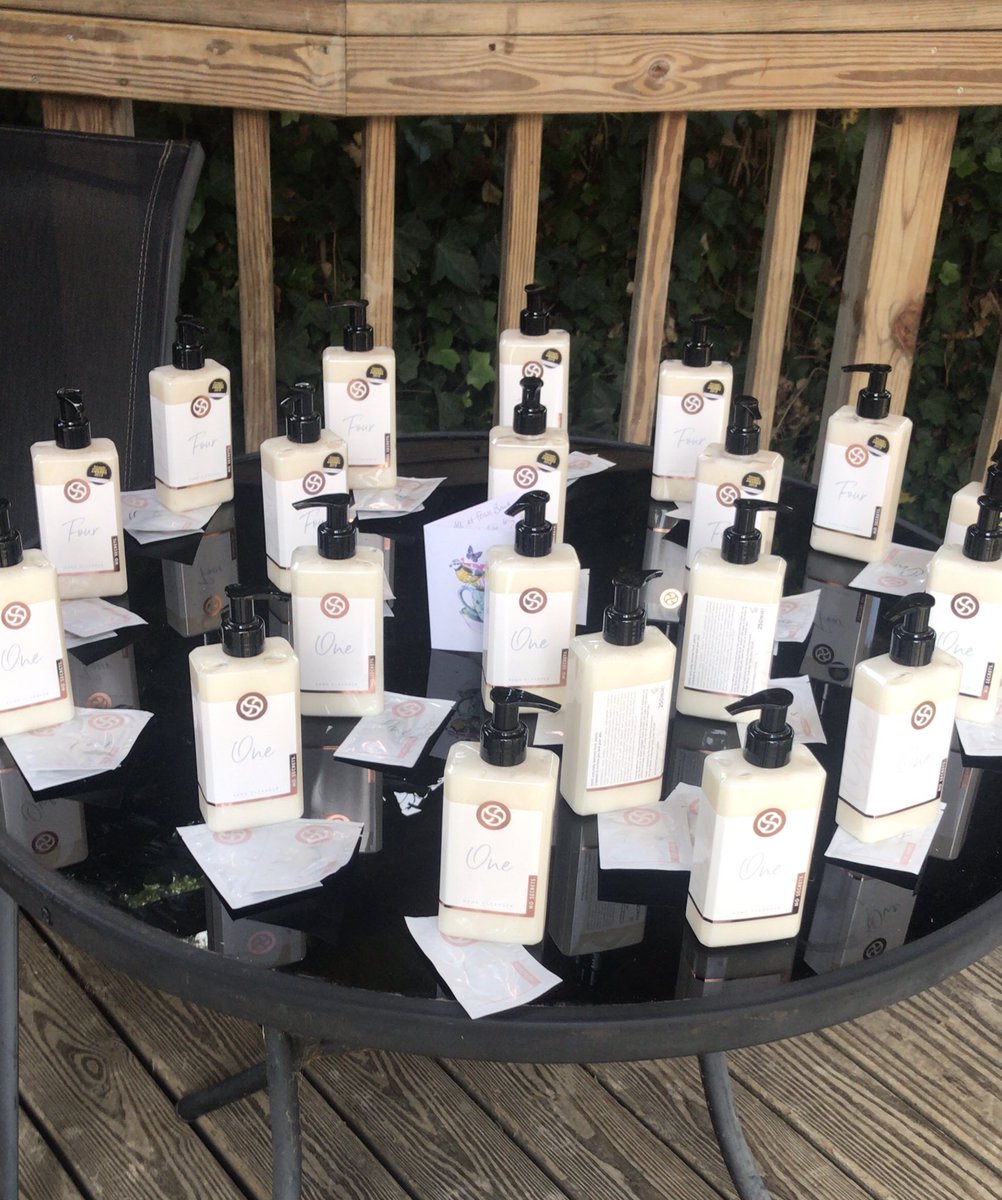 FosseBankSchool's tweet photo. A lovely treat from one of our parents - hand washing is key right now and this just makes it that little bit easier!  #thankyou #keepingspiritsup #feelingappreciated

https://t.co/BnJUSbDin8 https://t.co/ULnwyEnhAB