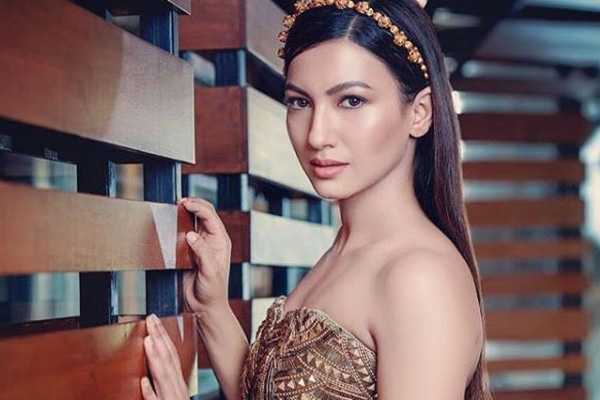  @GAUAHAR_KHAN is the undisputed queen of Reality TV in India. Apart from her Bigg Boss win, she's hosted and starred in many dance-reality shows. She forayed into hindi cinema with 'Rocket Singh' in 2009, was seen in Ishaqzaade, OUAT, and more recently in Begum Jaan 1/N