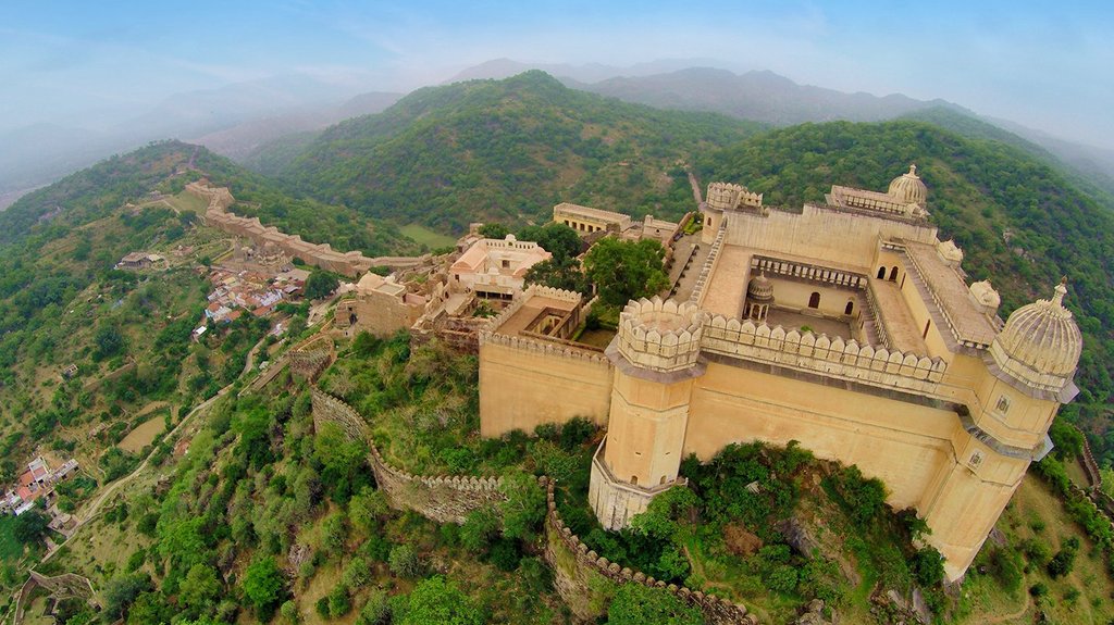 NaveedIRS's tweet photo. Everyone knows about the Great Wall of China. But hardly anyone knows about Kumbhalgarh Fort in Mewar, which also has one of the longest walls in the WORLD.

There are hundreds of such things that we take for granted. We need to maintain them and showcase properly. https://t.co/hV61QuvhNm