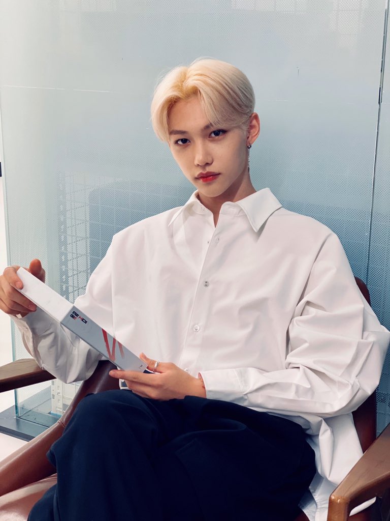 Stray_Kids's tweet photo. [스키지기]
👨‍🍳 “Cookin’ like a chef I’m a 5 star 미슐랭”
셰프님...빨리 神메뉴 주세요!🔥 오후 6시만 기다리는 스키지기 현기증 난단 말이에요!🍽

2020.06.17 6PM(KST)

#StrayKids #스트레이키즈
#GO生 #GOLIVE 
#神메뉴 #GodsMenu
#StrayKidsComeback
#YouMakeStrayKidsStay https://t.co/vMjUUwkIfg