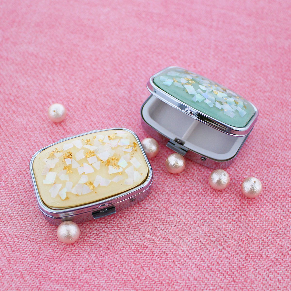 3coinsスリーコインズ 公式 A Twitter ୨୧ New ୨୧ シェル封入マルチケース 各300円 税込330円 リング ヘアゴムなどの持ち歩きや収納に 蓋の内側にミラーが付いています 店舗により在庫が異なりますので お立ち寄りの店舗までお問い合わせください