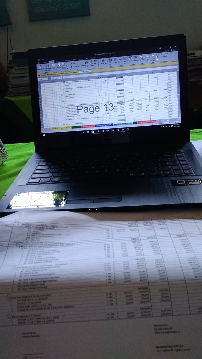 gulaaren03's tweet photo. Semangat kerja. Walau udah nikah nanti juga tetep semangat kerja. Kenapa? Karena ketika pengin beli lipstik atau skincare ga perlu otak_atik gaji suami yg fungsinya untuk kehidupan kita dan tabungan anak kelak . 
#wayah ngene undangan nikah ko numpuk 😭😭 https://t.co/m3JIyLGDgp