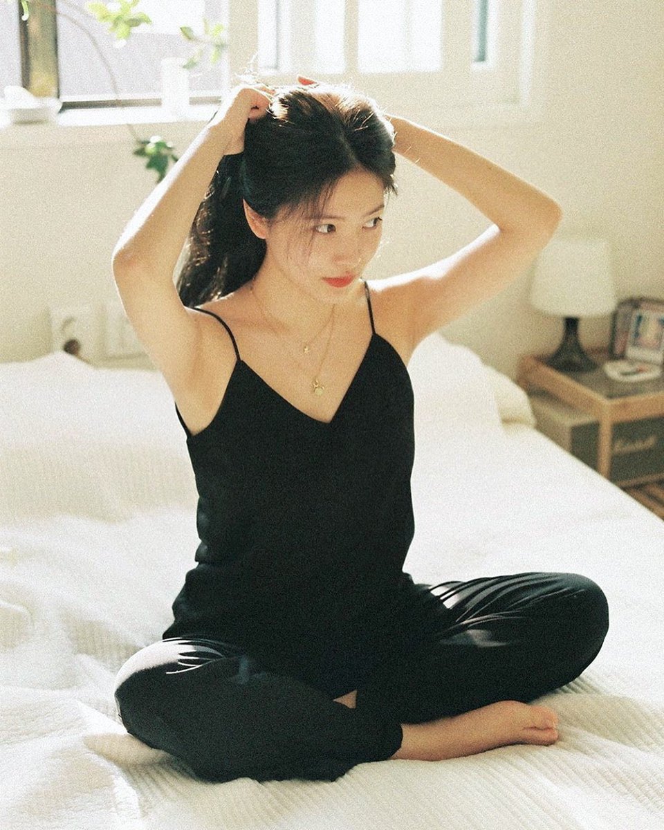archivejungri's tweet photo. yeri by rie                      jungkook by rie https://t.co/rdU8kjsFYl