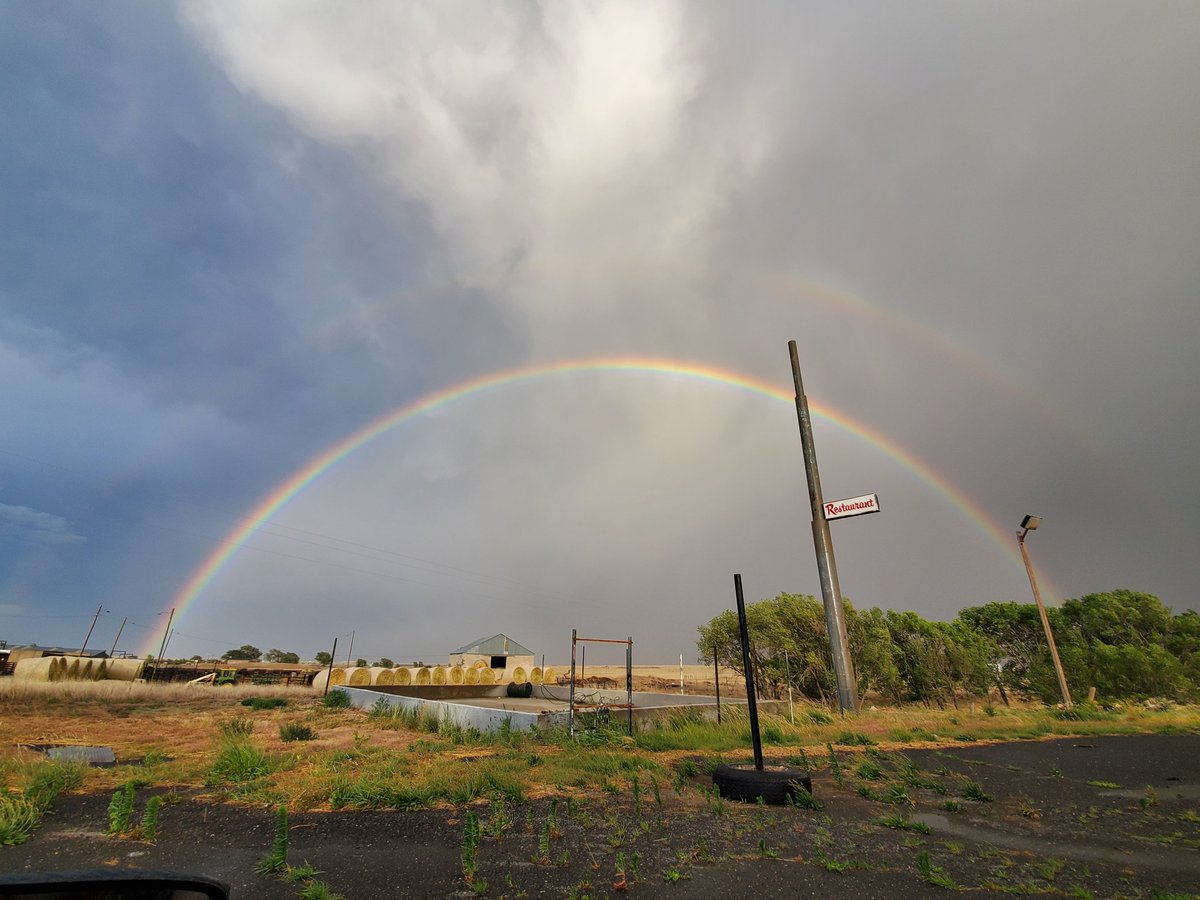 shell_tru's tweet photo. In northeastern New Mexico we are in the middle of a serious drought. Although it was just a sprinkle, it brought a glorious rainbow. @Ginger_Zee #prayforrain #claytonNM https://t.co/rSCtQKehg2