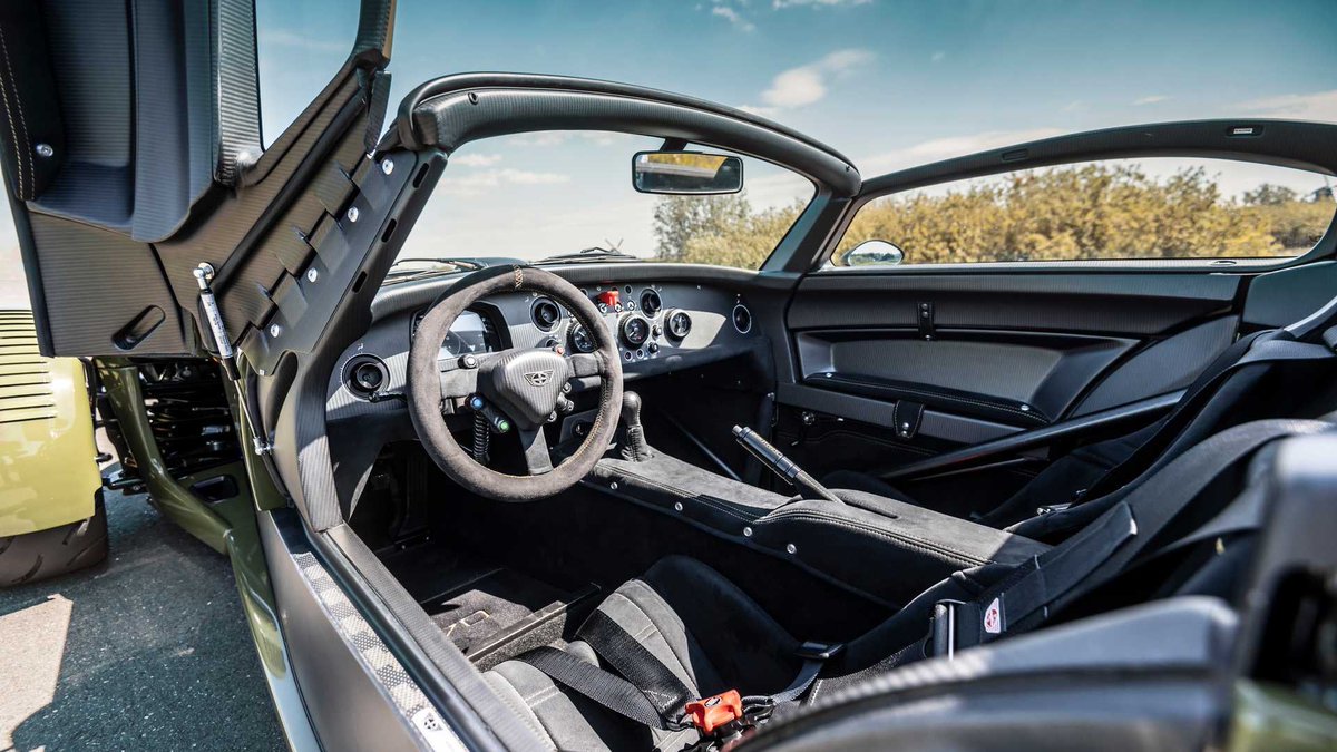 ClubLotusFrance's tweet photo. Donkervoort présente une version très radicale de la D8 !!
Les ateliers de Donkervoort ont créé une version surboostée de la D8 GTO-JD70 à l’occasion des 70 ans du fondateur de l’entreprise, Joop Donkervoort. #Donkervoort #D8GTO #JD70 @Donkervoort @DonkervoortGTO
@ClubLotusFrance https://t.co/EmmAwUBEHl