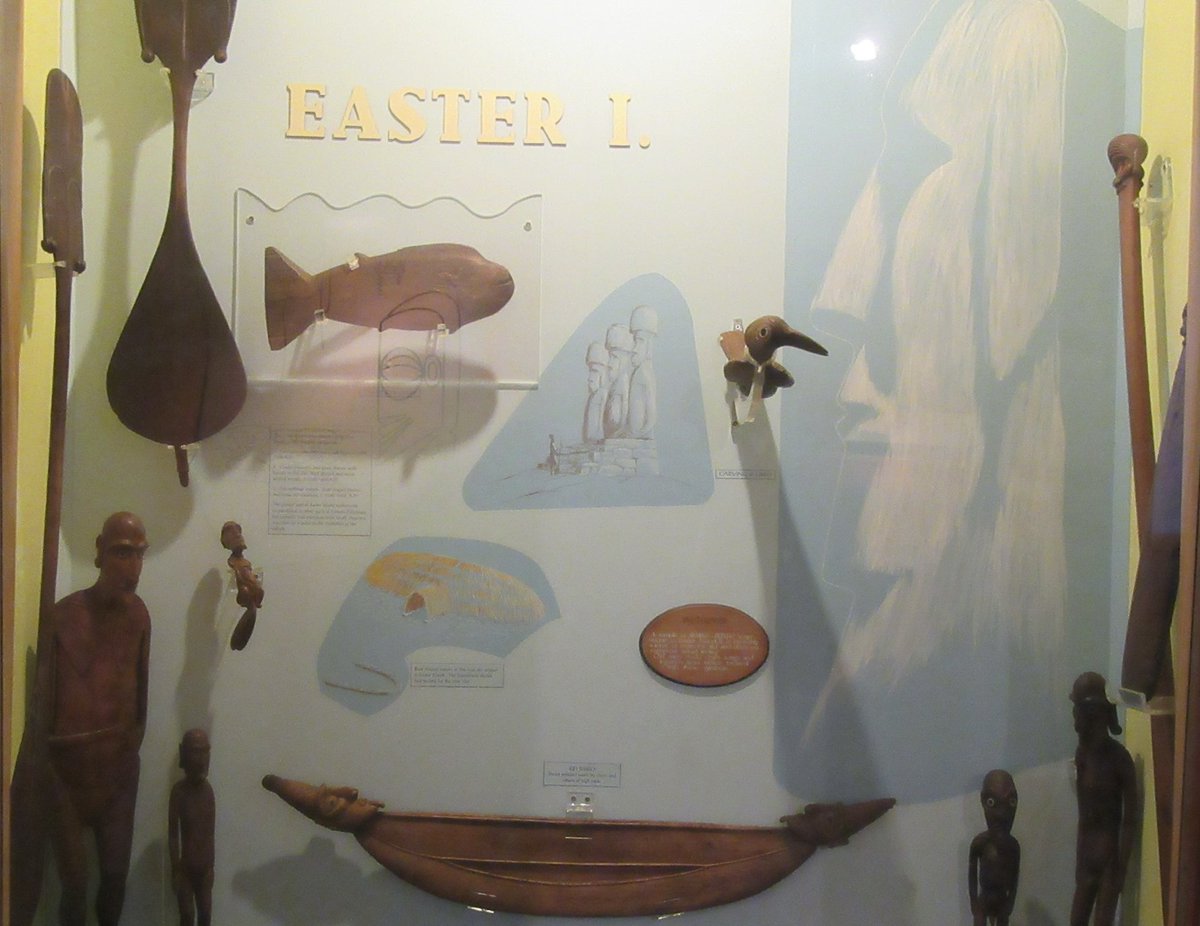 Easter Island, including the only moai in New Zealand. (I've cheated here a bit, 'cos that's not in this picture but is situated near the entrance to the gallery see pic 1)14/