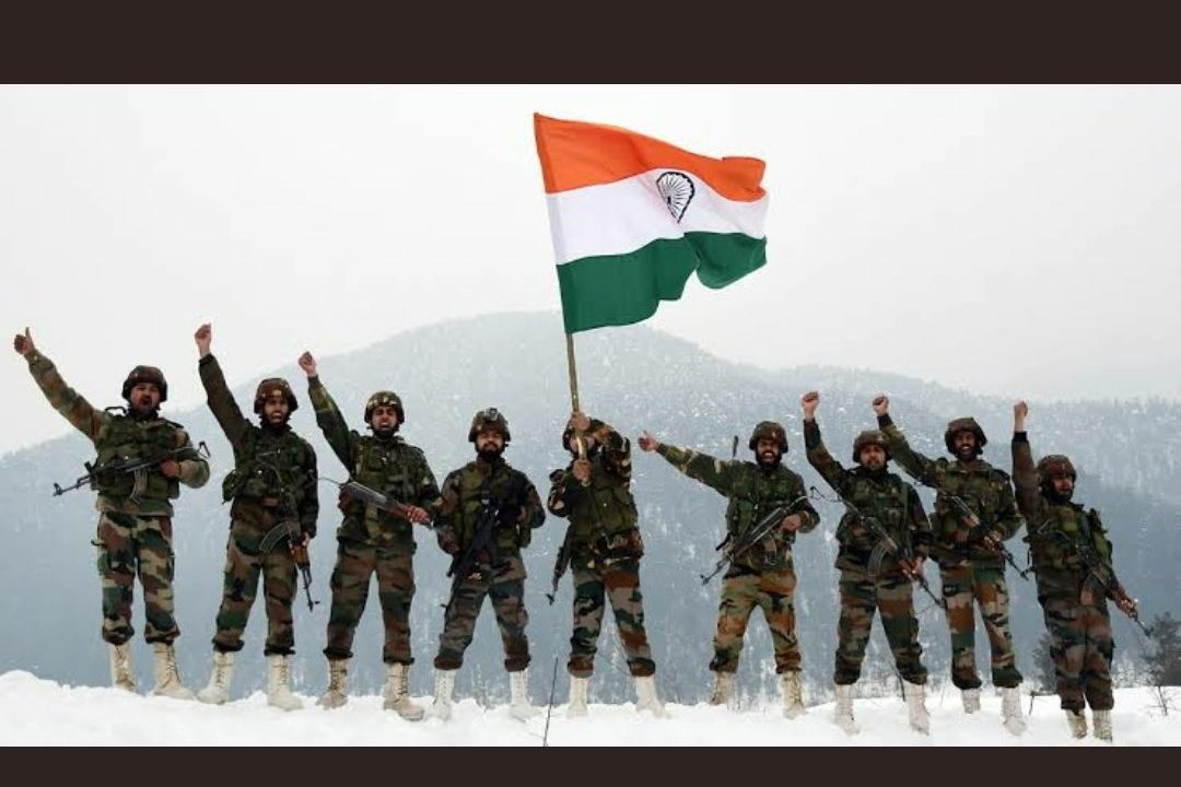 Meenusingh04_'s tweet photo. India always on top no matter what I'm proud to be a indian. I love indian army  they doing great job we all should support them .#TeachLessonToChina https://t.co/xqhNb1VOA4