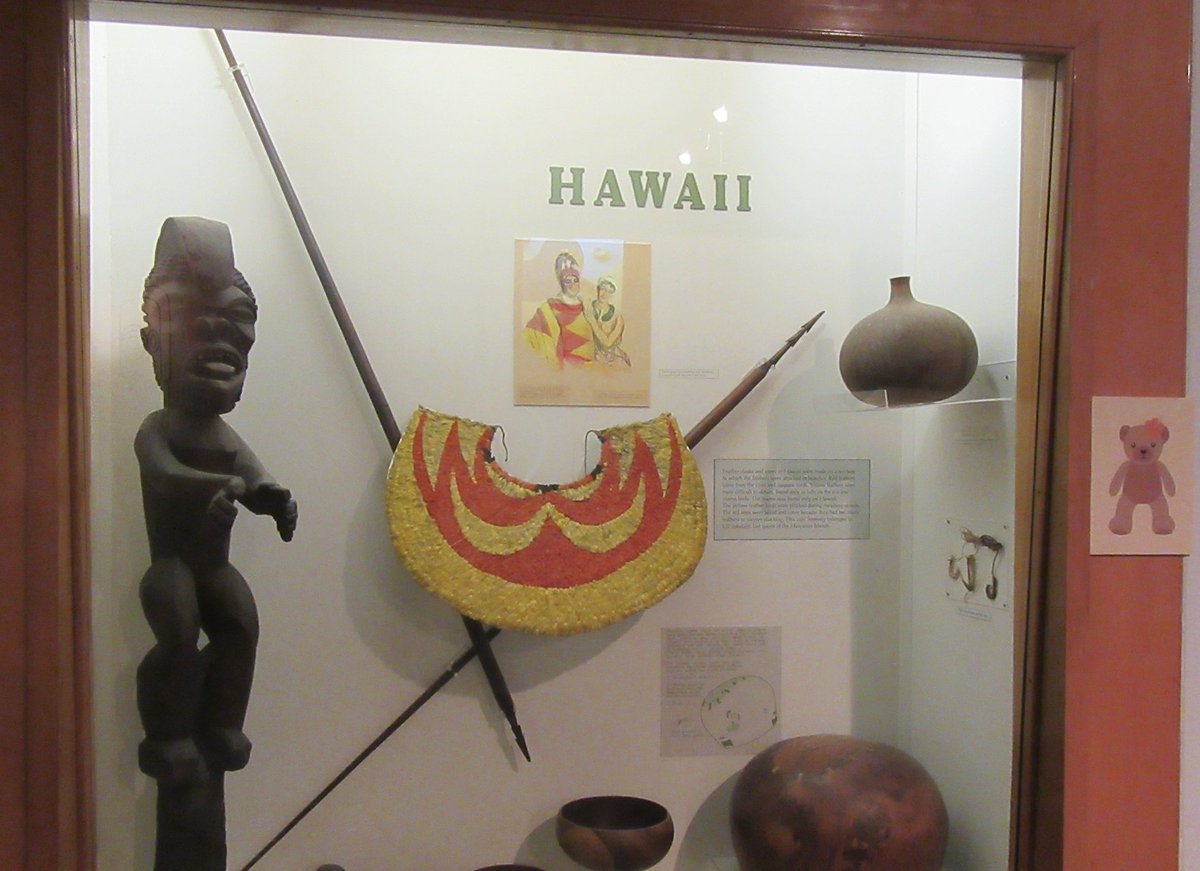 And last but not least Hawaii, and another teddy-bear.The observant among you will notice that I haven't shown any Māori material. That's because we have another equally large gallery devoted to Tangata Whenua and the light levels are too low for my cam.15/