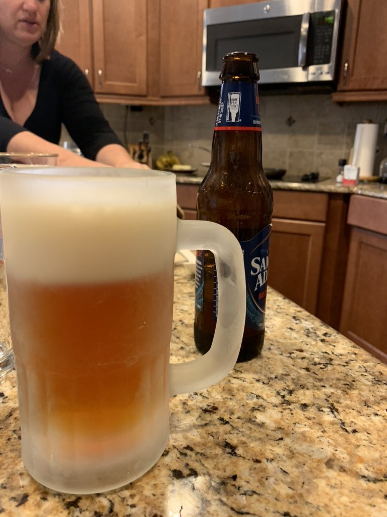 Jaker627's tweet photo. #harryswonderbar stole this years ago and today was a good day for a cold beer. #frostymug #coldestbeerintown https://t.co/1ZYV0oLEj6