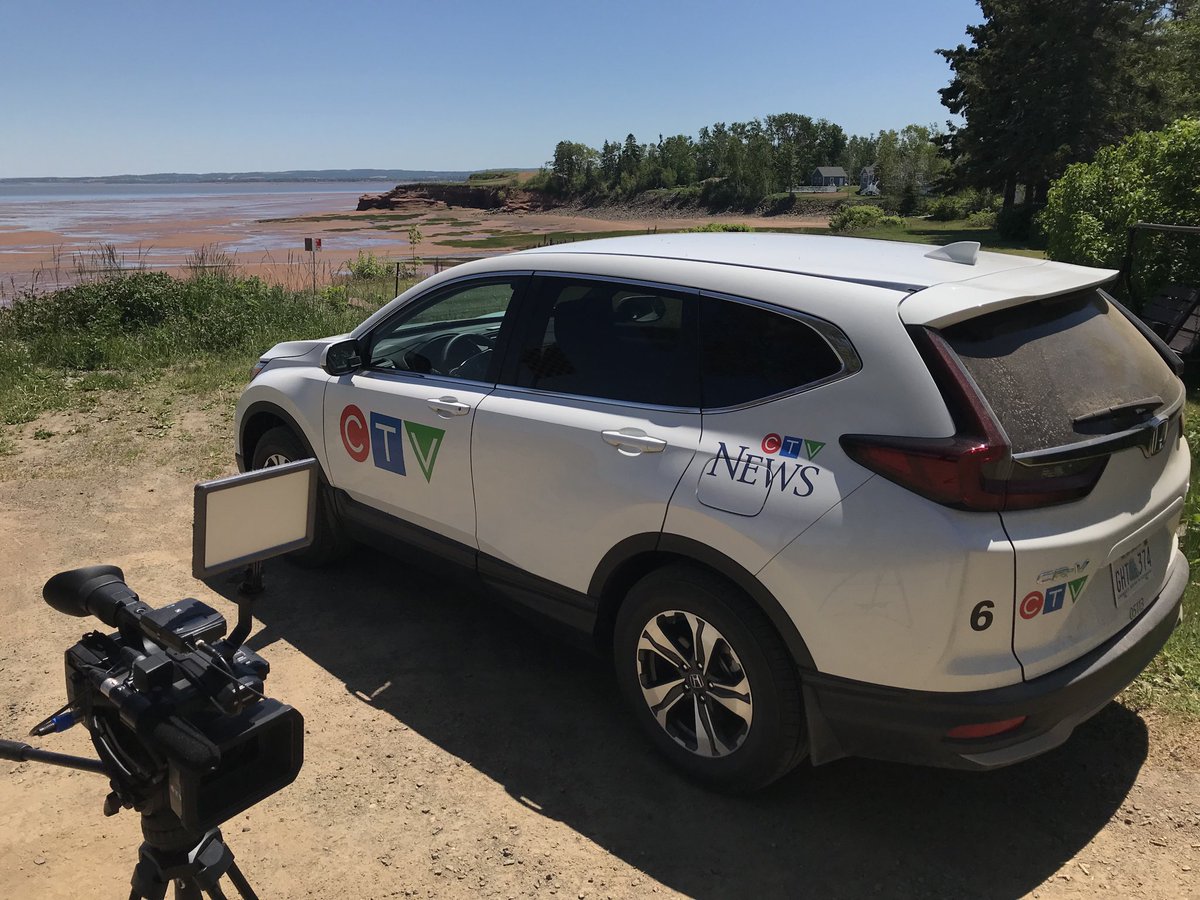 PaulCreelman1's tweet photo. Spectacular day in the Medford/Kingsport area of Nova Scotia. ⁦This camera guy was grabbing a few shots for the closing of our 6:00 News to be aired Friday. @CTVAtlantic⁩ #ToughAssignment https://t.co/4V3ZEJpjad
