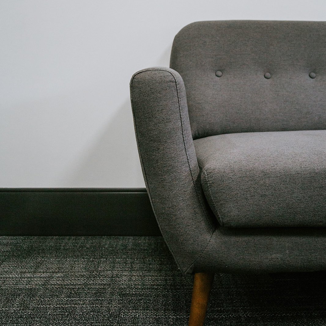 greypearldesign's tweet photo. Because every private office needs a sofa #interiordesign #styling #officedesign #officefurniture #lawoffice #interiordesign #bdnmb #greypearlinteriordesign #wayfair https://t.co/RTLKqU2TUd