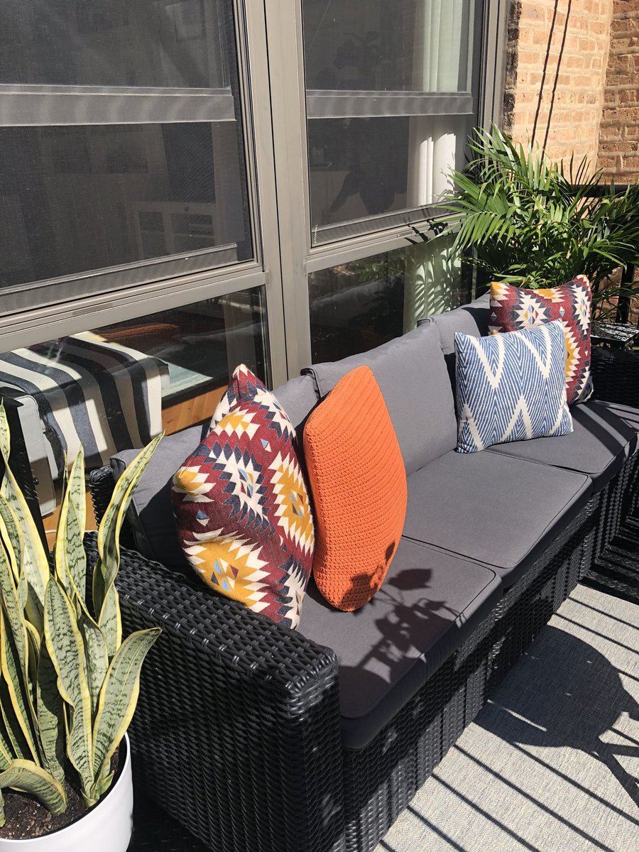 westloop_living's tweet photo. Our little urban jungle π·π± #westloopliving #smallbalcony #balconygarden #chicagohomes #homedecor #snakeplant #ikea #wayfair #targethome #crateandbarrel https://t.co/LSb04VfR00 https://t.co/zSzI1tXH7e