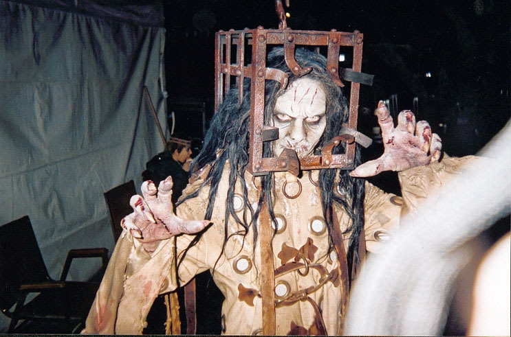 Thir13en Ghosts (2001) behind the scenes,who is your favourite? 
