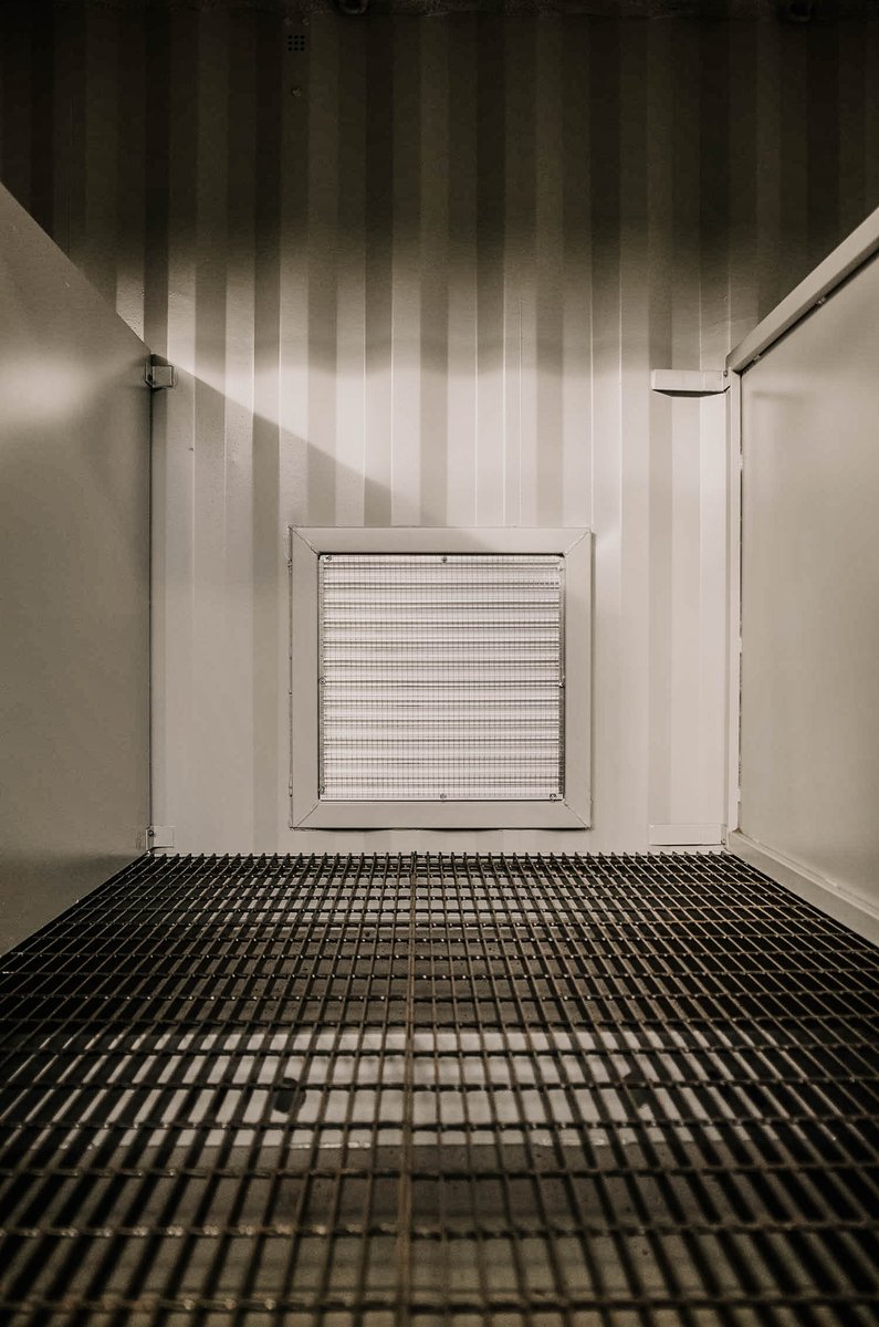 ModproContainer's tweet image. From containment units like this to container offices, we can custom fabricate any shipping container to match your needs. You can see the craftsmanship in every little detail.
#modpro #shippingcontainer #containers #seacan #modularbuilding #containermodifications
