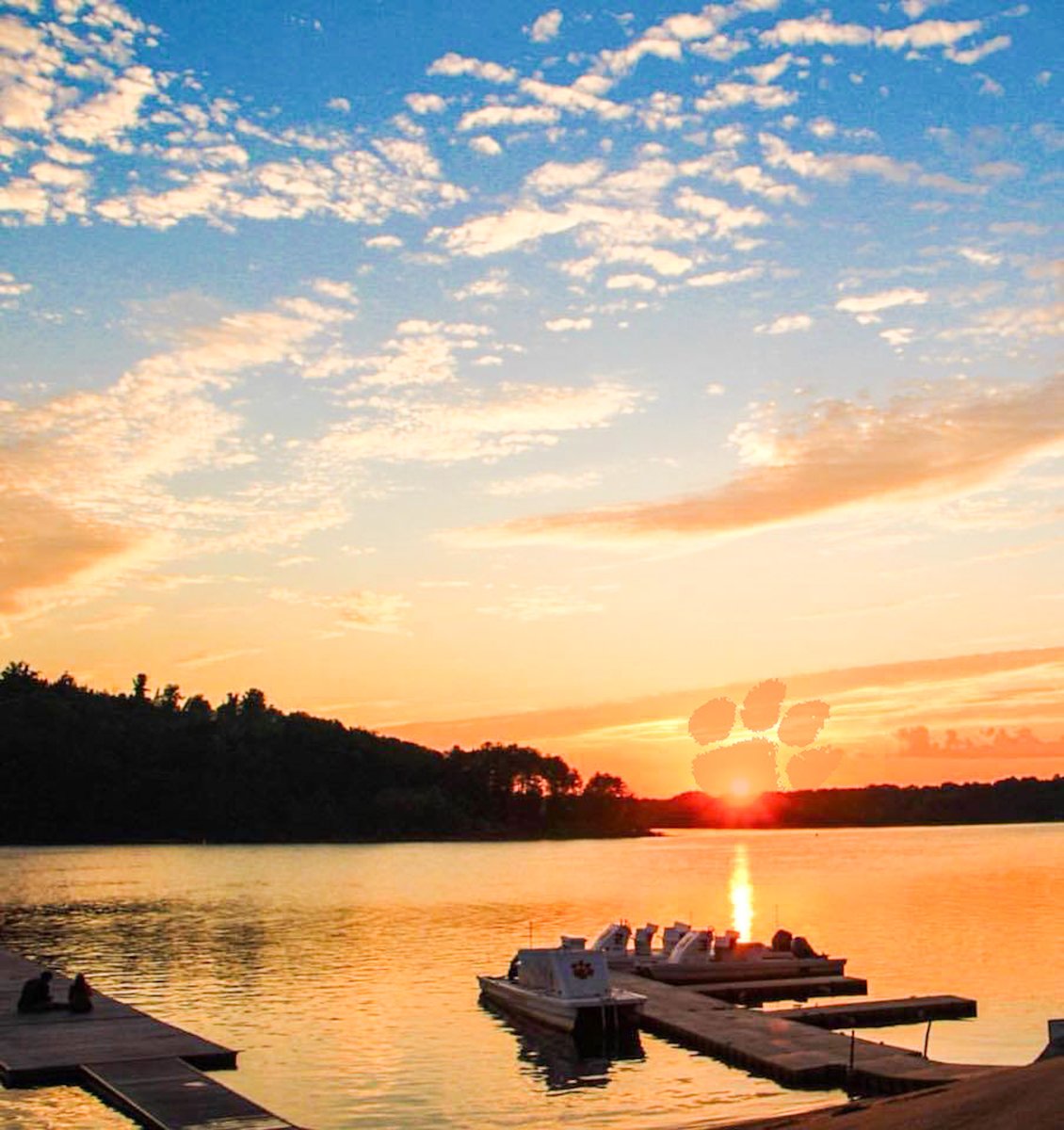ClemsonAlumni's tweet photo. Is there a better view? ☀️
#ClemsonSunset #ClemsonUniversity #ClemsonAlumni #LakeViews https://t.co/35vKcgrNHb