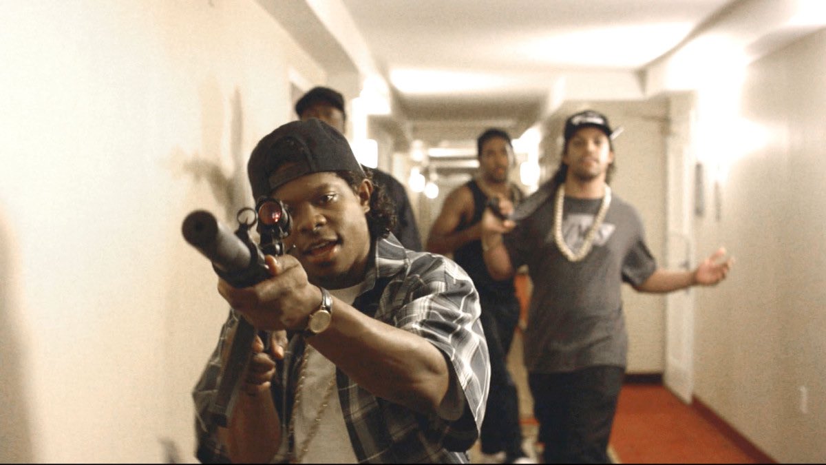KingJosiah54's tweet photo. When the Lakers see the Clippers at the hotel pool https://t.co/khSNuCErep