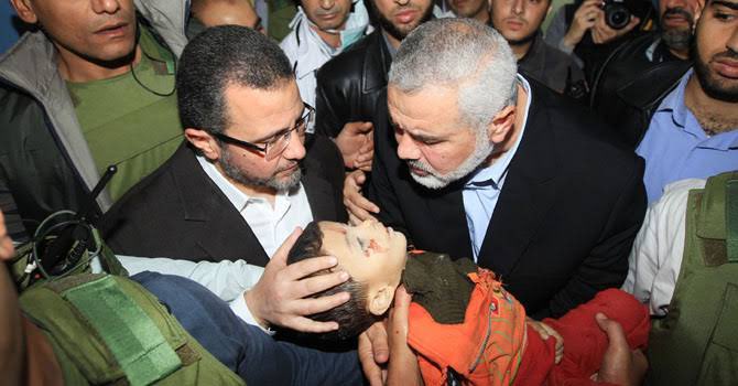 Israel attacked Gaza in Nov 2012. Contrary to earlier policy,—and what is again today— Pres. Morsi vehemently supported Hamas, opened Rifah bordered, administered injureds in Egyptian hospital and in solidarity with Gazans, sent his PM Hisham Qandil into Gaza at the height