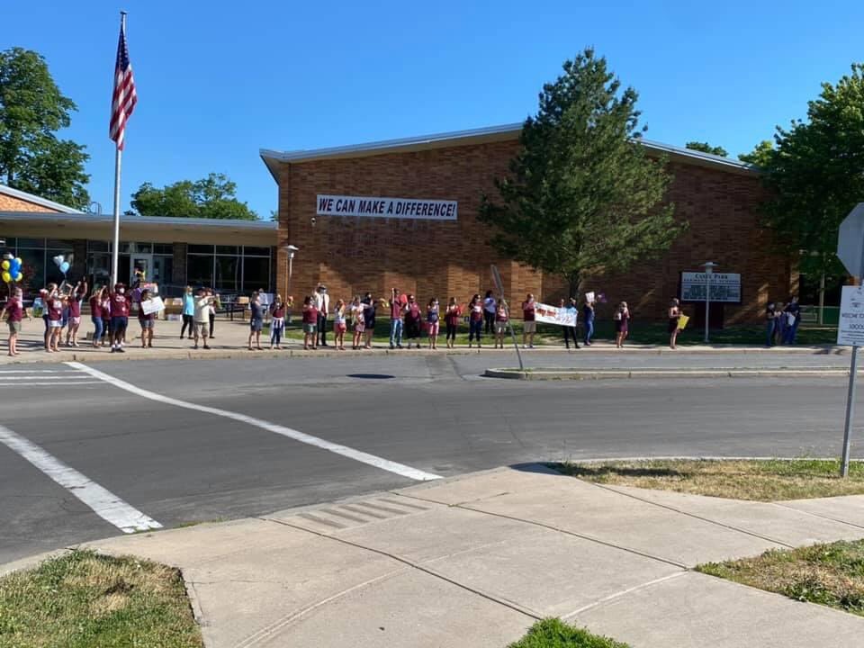 AuburnECSD's tweet photo. Seniors who attended Casey Park Elementary took a drive by their elementary school one last time! Congratulations!! #CPESpride #AHSpride #AECSDpride https://t.co/TPcmA8xGKA