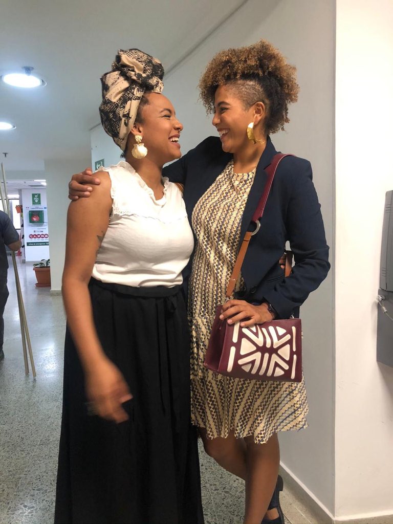 ¡Ayuda! Nuestra hermana Karina Rivas Cardona salió de su casa el viernes y no ha regresado. Su mamá tuvo un último contacto con ella el sábado a la 1:00 am, hoy es martes y no sabemos de ella.

¡Ayúdennos a encontrarla! 

**Karina Vive en Bello pero el viernes estuvo en Aranjuez.