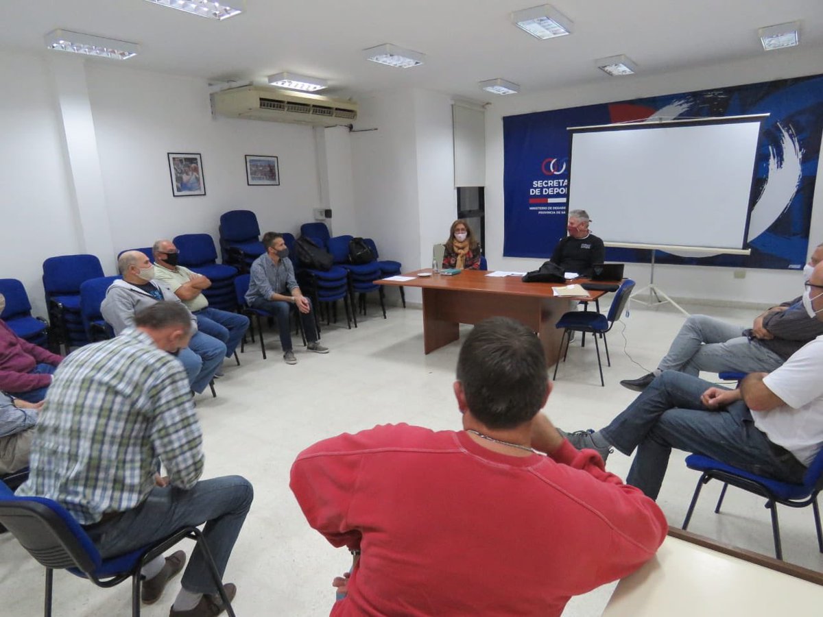 FAPCDMS's tweet photo. Nueva reunión de la FAPCDMS  con los clubes y la secretaria de deportes @ClaudiaGiaccone acordando protocolos para pruebas.
@GobSantaFe https://t.co/vOUITZMLAk