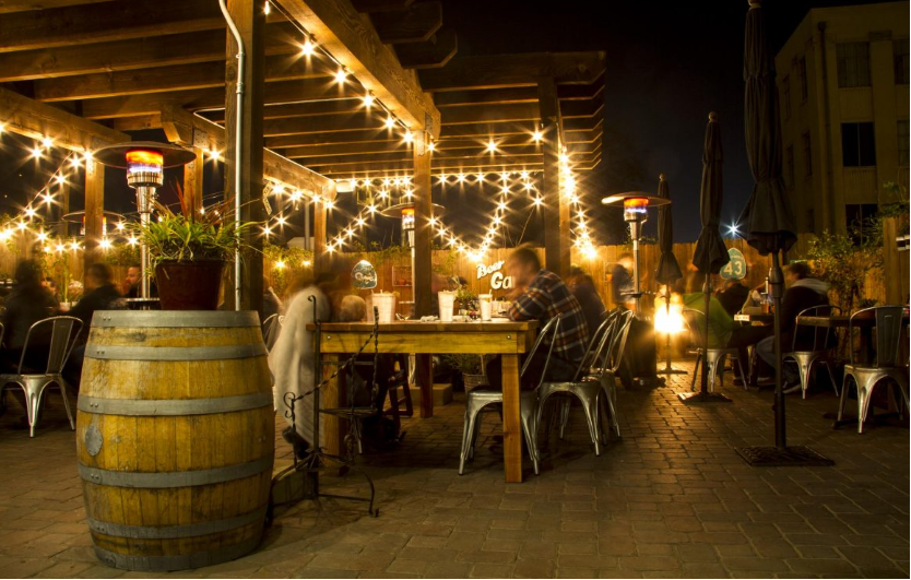 VisitVisalia's tweet photo. Who loves a great outdoor patio on a warm spring night? Add in a great craft beer menu and you have @PitaKabob a favorite spot for locals and visitors alike. Since 2014, they have been serving up great Mediterranean food in #downtownVisalia.
#LoyaltoLocal #CATakeoutTuesday https://t.co/JDb75ykDLv