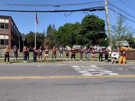 AuburnECSD's tweet photo. Seniors who were once students at Genesee Elementary took one last drive by today and were greeted by teachers and staff. Congratulations!! #GESpride #AHSpride #AECSDpride @auburn_genesee https://t.co/9dAC8lXcWK