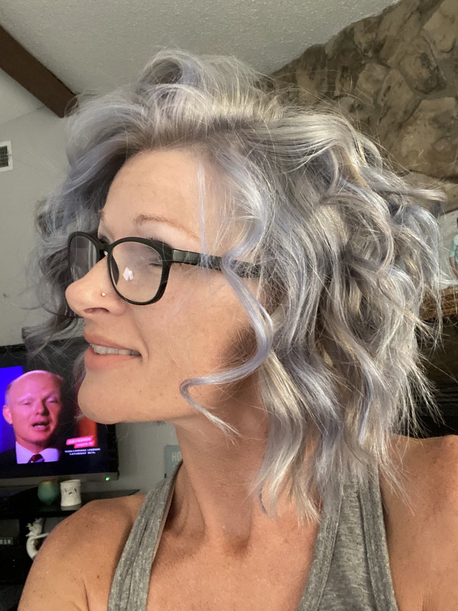 Gen_Moonchild's tweet photo. Feeling mystical 🧚‍♀️ Periwinkle with arctic mist! #arcticfoxcolor https://t.co/86wuEC7zaT