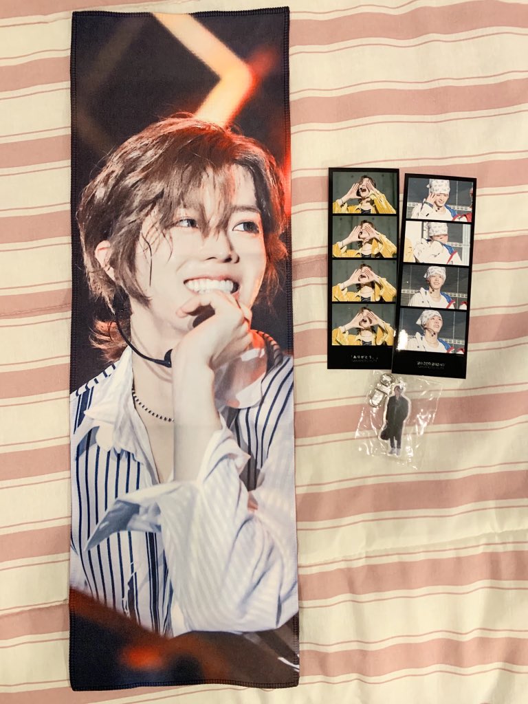 hanniemilktea's tweet photo. thank u @ncitytwt for helping me get this beautiful yuta slogan!! ๐ฅบโค๏ธโค๏ธ #ncityfb https://t.co/dWWdIpPzh4