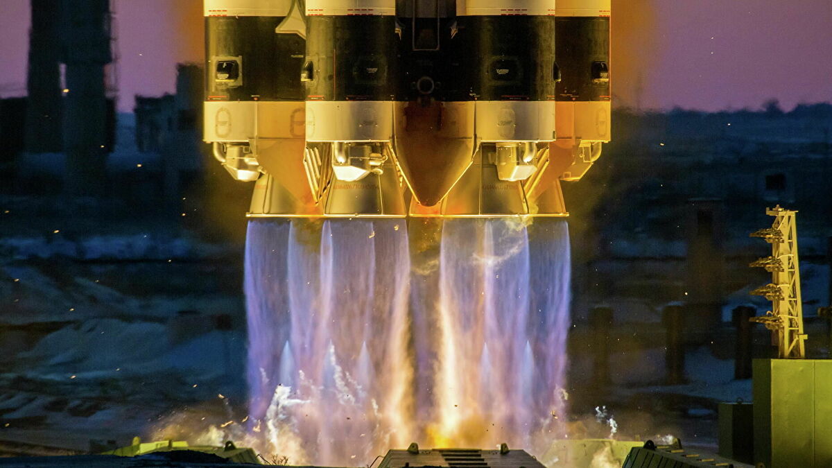 I am going to cry the day this launcher has it's flight. There is just something about  #Proton utilitarian look that says "I am a rocket, rawr!"Note that the 6 side "boosters" are actually tanks containing the fuel(UDMH). The N2O4oxidizer is stored in the single center tank.