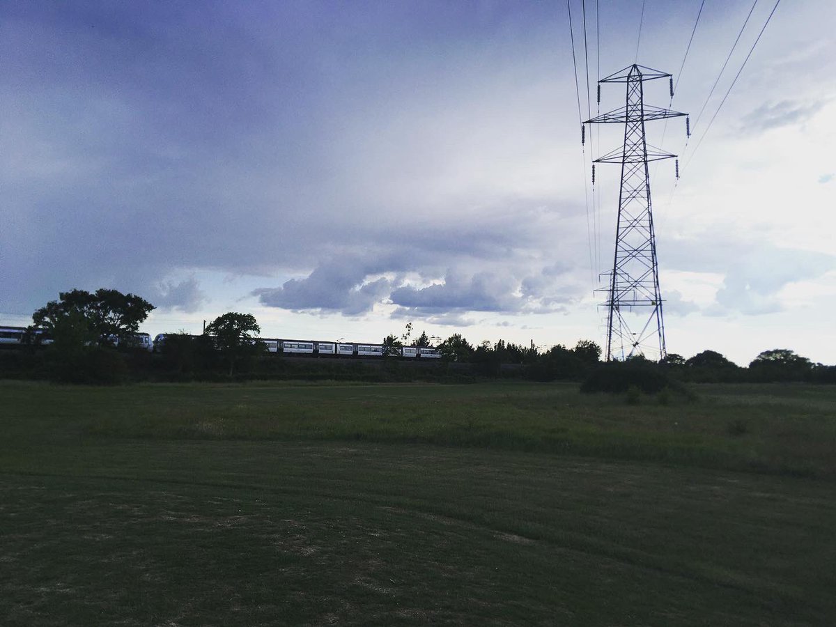 TommyWImages's tweet photo. 4/9 Over at Dunton Hills golf course today and got some shots 😍 #Dunton #Basildon #Essex #SouthEast #Golf #Train #NaturePhotographyDay #urbanphotography #YoungPhotographer #DuntonHills #Laindon #LangdonHills #photography #DepthOfField @c2c_Rail 😍 https://t.co/fyYqvEuJb6
