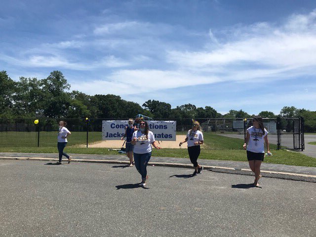 A_RiveraNY's tweet image. #Classof2020 #CarParade #JacksonPride @PTAJackson @JerichoUFSD