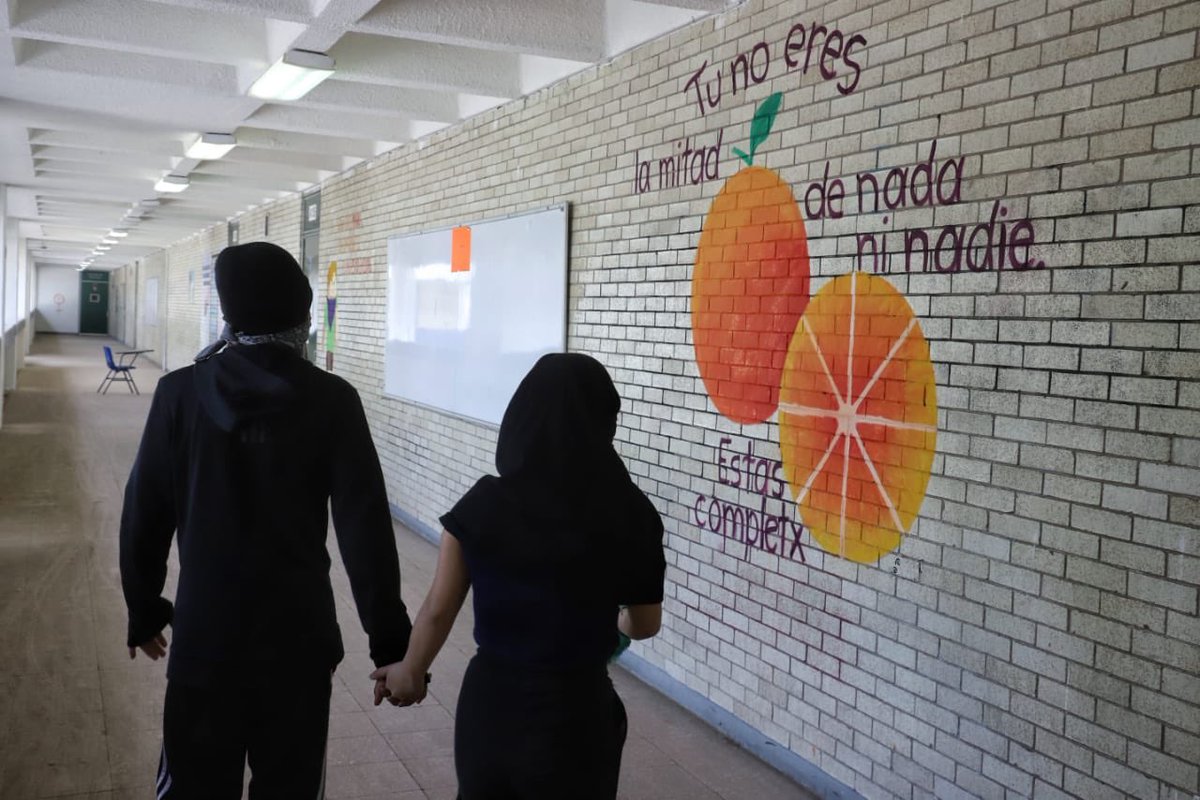 ObturadorMX_'s tweet photo. #FOTOGALERÍA La #ENP3 ha realizado coloridos murales para manifestar su total desapruebo al acoso sexual cometido en sus instalaciones https://t.co/60s8UO6a8X https://t.co/CZzOimpQOg