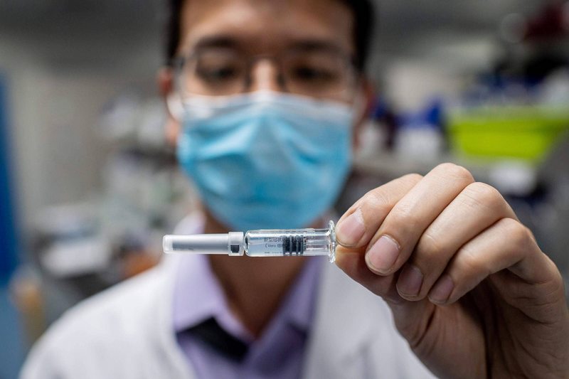 lun's tweet photo. Biofarmacéutica china eligió a Chile para probar la vacuna CoronaVac 😮
Sinovac ya probó la seguridad y efectividad con buenos resultados 🙏
https://t.co/wQhzDlBRVi https://t.co/EjnisdFews