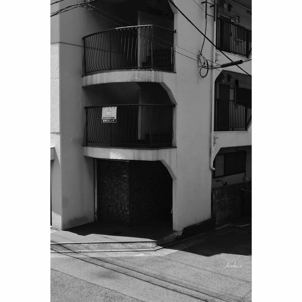 0622_bnw's tweet photo. ❥
not special :
:
#entrance
#tipical
#mansionhouse
#everydayjapan
#leica
#leicaq
#leicaphotography
#architecture
#lovearchi
#bnw_focus_on
#ライカ https://t.co/VNRh0teMHv https://t.co/cMdTNnEdeH
