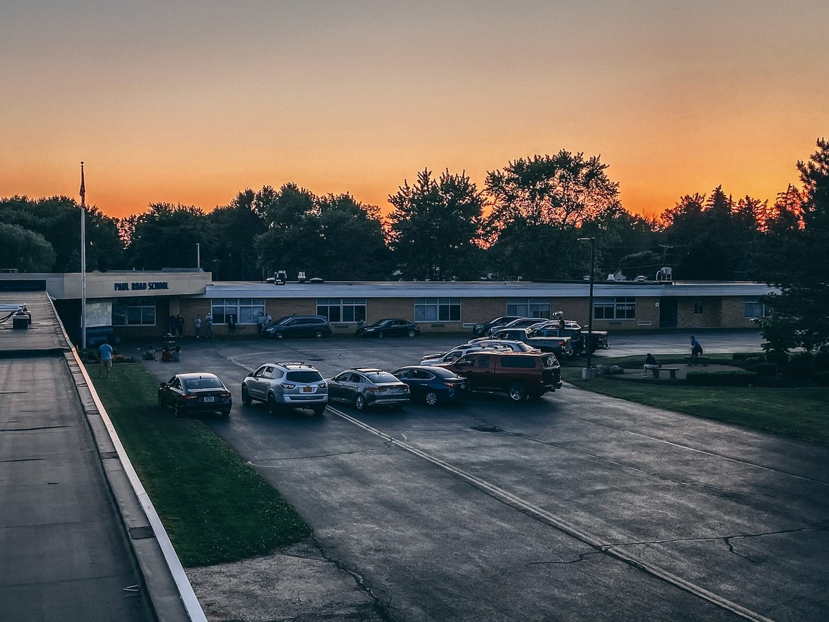 PaulRoadSchool's tweet photo. Some people think a school is just a https://t.co/EY96ceAQlZ Panthers, we know a school is really a family.Thank you for making this year memorable, and proving that we don't need a building to celebrate and build relationships.  We can't wait until we're together again-💚💙 https://t.co/TBX9u5sZnM