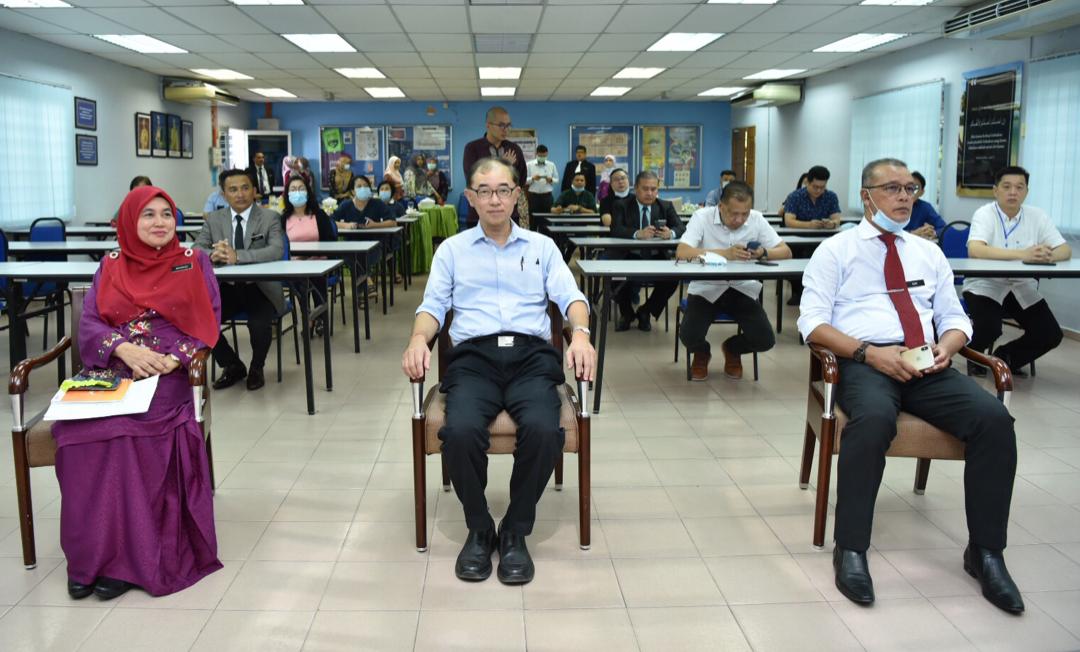 DrMahHS's tweet photo. SYABAS DAN TAHNIAH diucapkan kepada pihak PPD Klang kerana dengan usaha dan kerjasama yang jitu dalam memastikan agenda pendidikan berkualiti berlandaskan PPPM.

Ikan senohong ikan sembilang
Ikan tradisi Asia tenggara
PPD Klang mercu gemilang
Tekad berjuang demi negara https://t.co/KnOl8WQ4CV