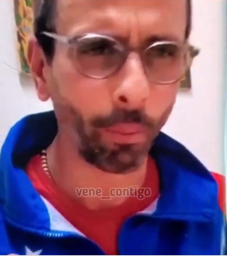 K_osVenezuela's tweet photo. Fíjense
Este pana ➡️@hcapriles es la prueba viviente de que cohabitar con tiranías y tiranos TE ESCOÑETA.
#VergaLoco 😂 https://t.co/fZ30A3BCoJ