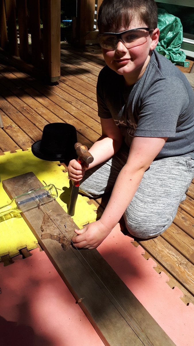 EricFerguson's tweet image. @thirdmanrecords Today my son followed in the footsteps of his hero JW &amp;amp; recreated the opening scene of "It Might Get Loud"-a very proud boy! It sounds awesome, especially with his distortion pedal attached! He'd love a hello from Jack-his first concert ever was Jack@Moncton, NB!