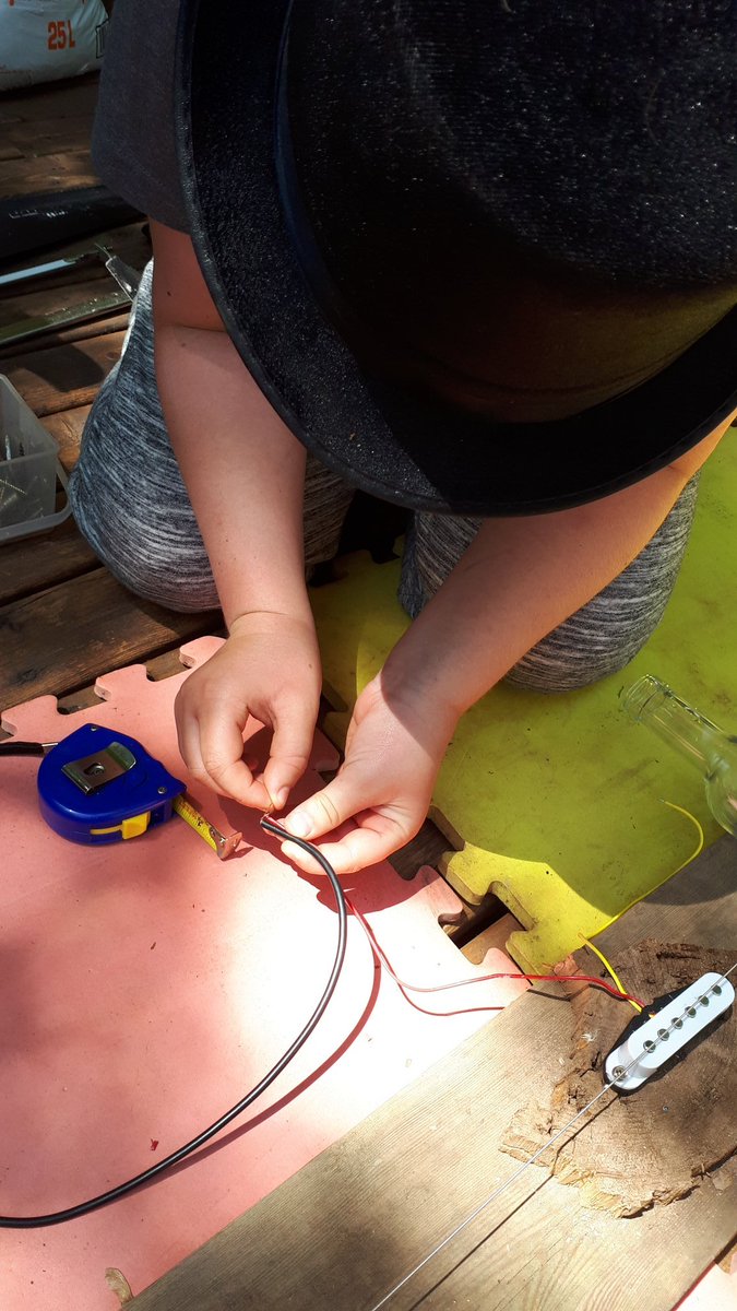 EricFerguson's tweet image. @thirdmanrecords Today my son followed in the footsteps of his hero JW &amp;amp; recreated the opening scene of "It Might Get Loud"-a very proud boy! It sounds awesome, especially with his distortion pedal attached! He'd love a hello from Jack-his first concert ever was Jack@Moncton, NB!