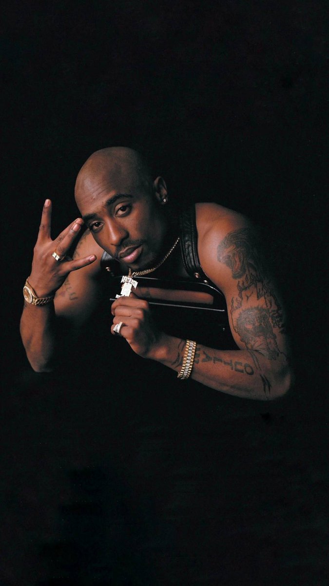 brunonav_'s tweet photo. Happy Birthday #2pacday https://t.co/E15e8npPaO