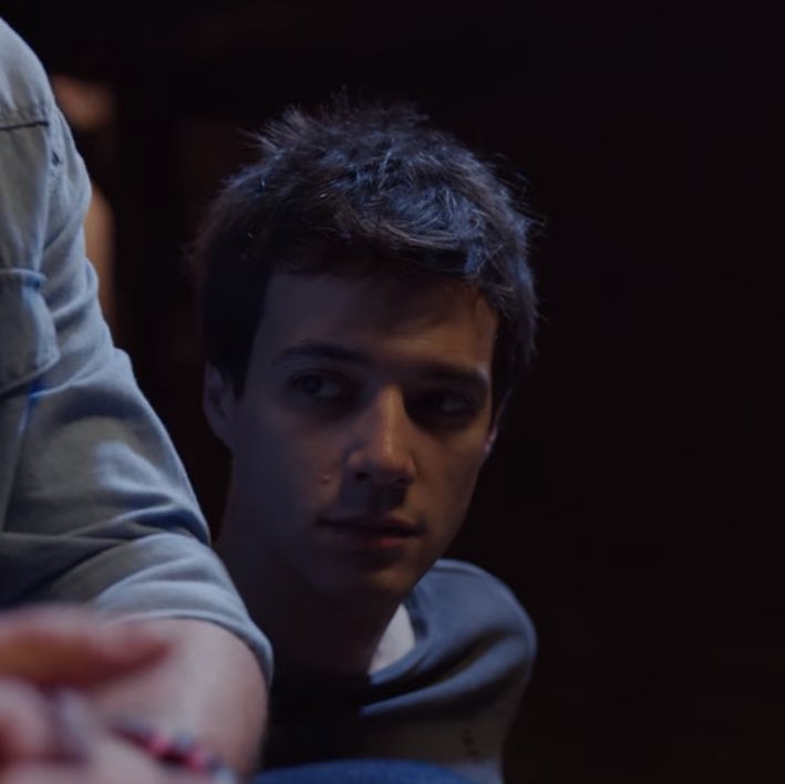 sinan looking at isik like she's his entire world; a thread