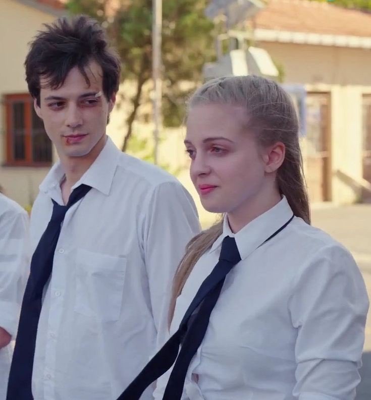 sinan looking at isik like she's his entire world; a thread