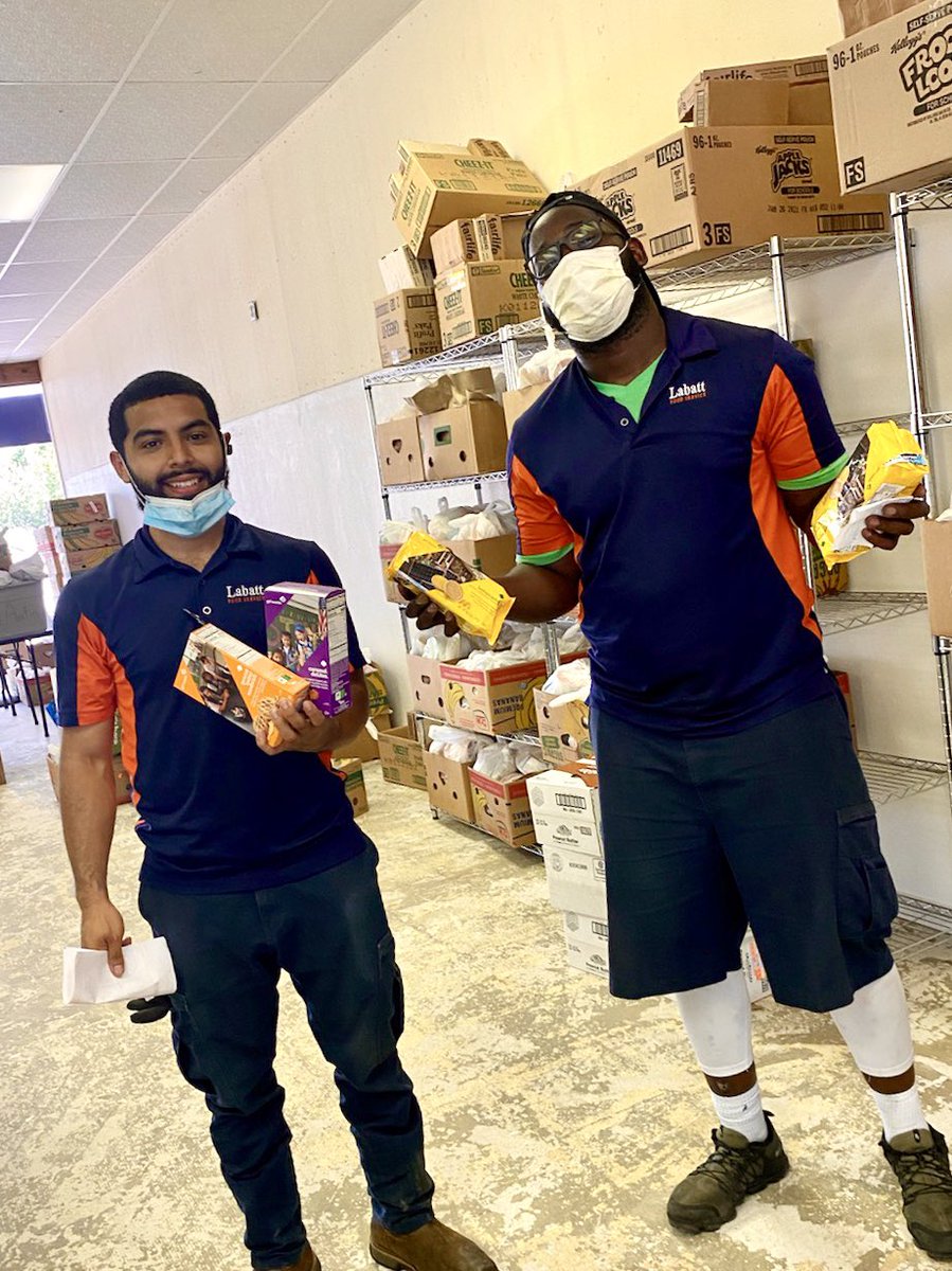 Our Labatt Delivery Drivers are always kind, considerate and hard working.  The things that are free in life truly make a difference!!
Made these awesome young men smile with  a gift of gratitude  of Girl Scout Cookies... they were over the moon😊.
#TeamWork #Labatt #Partners