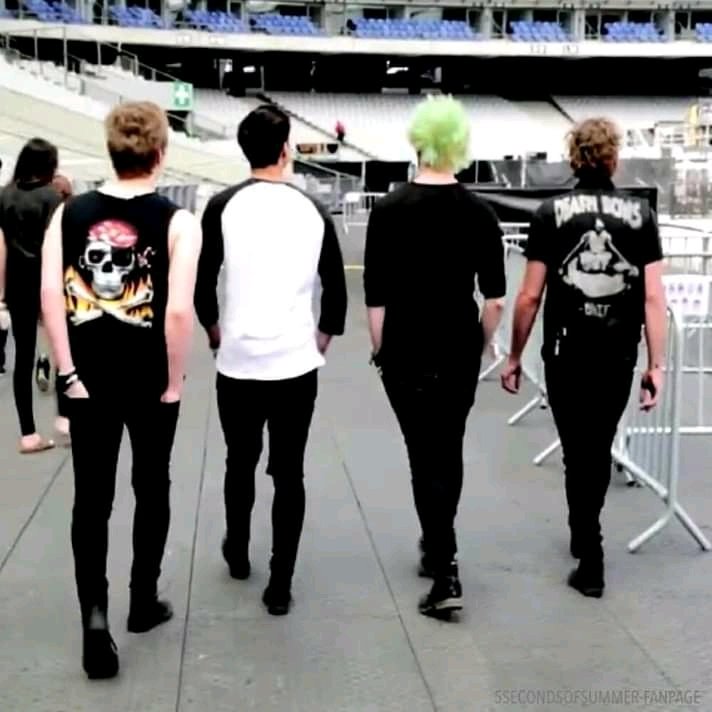 lalocapor5SOS's tweet photo. We just gotta get out
We just gotta get out
We just gotta get out
We just gotta get out, we just gotta get out
#RealBandsSaveFansRealFansSaveBands
#GottaGetOutProject
@Calum5SOS @Ashton5SOS @Luke5SOS @Michael5SOS 
@5SOS https://t.co/3gMLe47E28