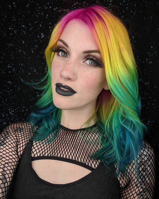Hello I am a rainbow https://t.co/iqsCO82vFd<a href="/tag/mvsales"class="tags"><span>#mvsales</span></a>