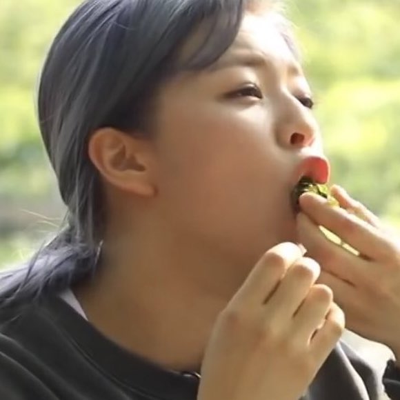 lq jeongyeon (@lowjeong) on Twitter photo 